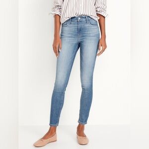 Old Navy Rockstar Super Skinny Jeans